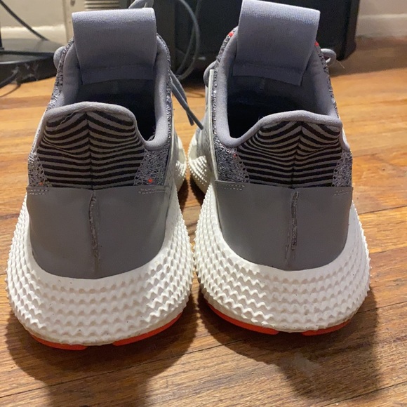 Adidas grey sport shoes - Picture 3 of 3